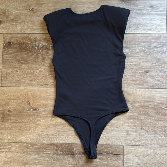 BABATON Contour Shoulder Pad Bodysuit - Picture 9 of 10
